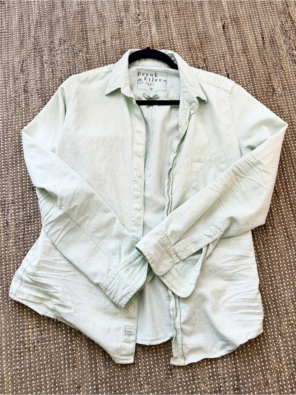 Frank & Eileen women’s size medium Light Mint Button-Down Shirt